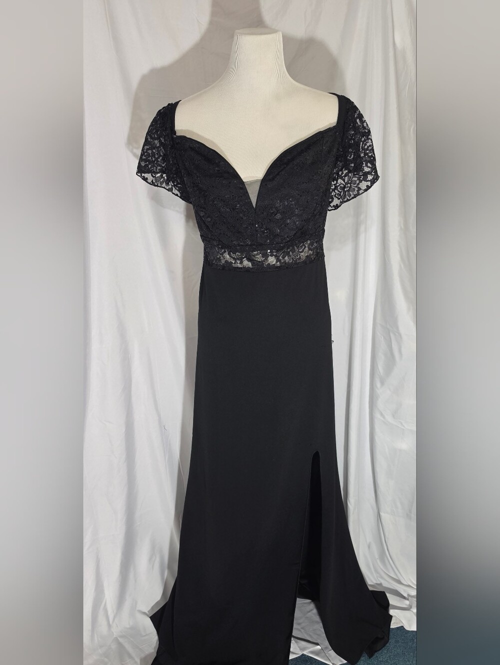 SHEIN Black Lace Off-Shoulder Evening Dress with Slit